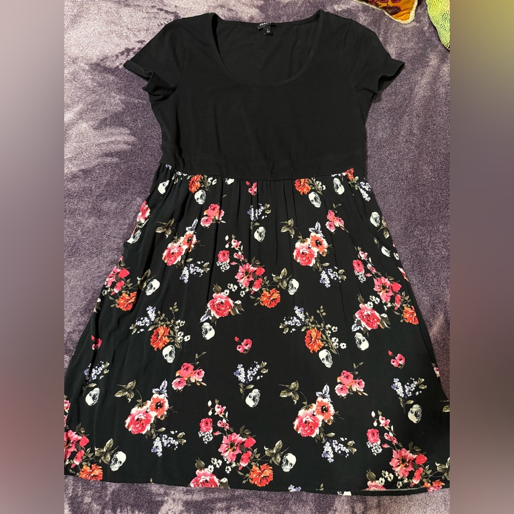 Torrid floral and skull dress w/ pockets 🖤💐💀